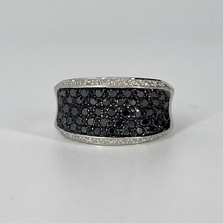 Elegant Necklaces And Bracelets At Limited-Time Offers Black and Near Colourless Diamond Ring | 0.95 cwt | SZ 6 Elegant Necklaces And Bracelets At Limited-Time Offers Black and Near Colourless Diamond Ring | 0.95 cwt | SZ 6