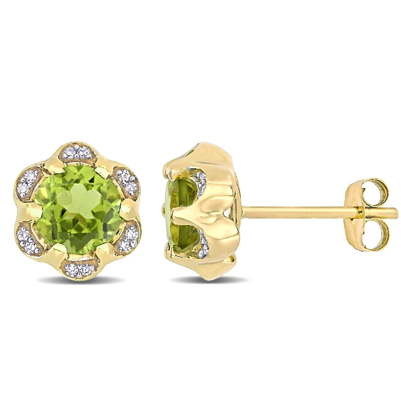 Mimi & Max 1 4/5ct TGW Peridot and Diamond Accent Flower Stud Earrings in 14k Yellow Gold